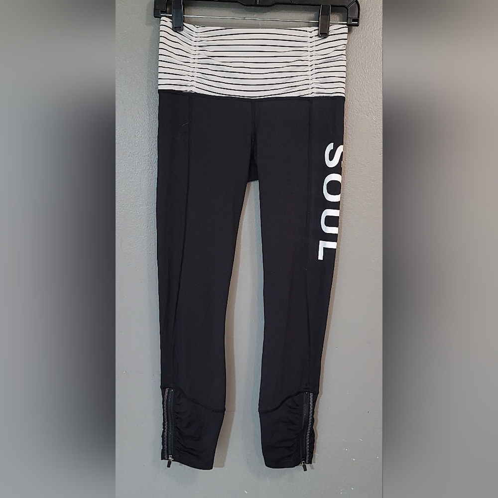 Lululemon Athletica SOUL printed Black and White Leggings for Versatile Comfort